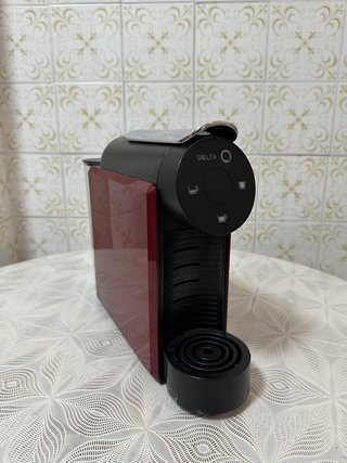 Cafetera Delta Negra y Roja