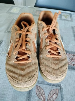 Zapatos de fútbol sala Nike Marrones