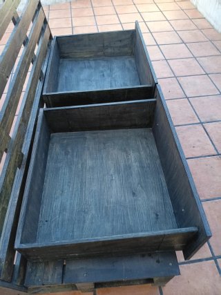 Banco de palet con ruedas
