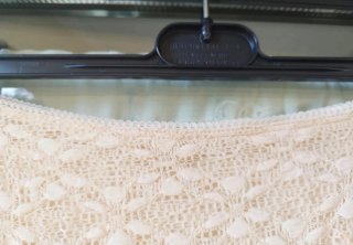 Falda larga de encaje con godets