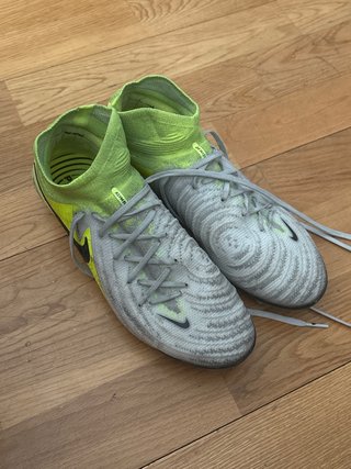 Zapatillas Nike Futbol Gris y Verde Talla