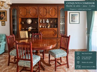 Conjunto comedor clásico: mueble, mesa y 4 sillas