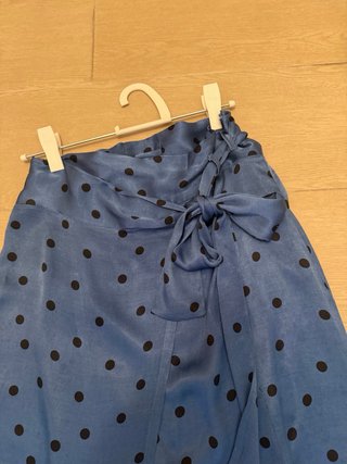 Falda Zara satinada lunares , tipo pareo talla S