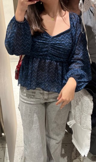Blusa azul zigzag manga larga