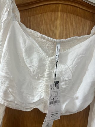 Blusa blanca fruncida manga larga