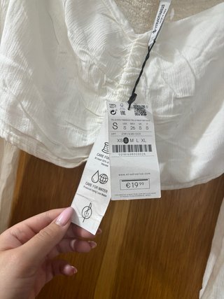 Blusa blanca fruncida manga larga