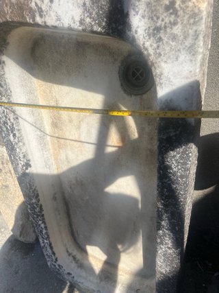 Precioso fregadero antiguo de mármol blanco