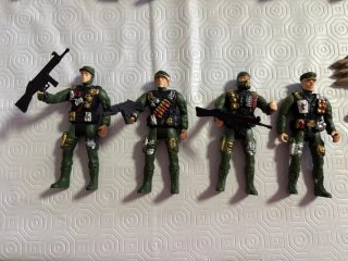 Lote 10 Figuras de accion militares articulados