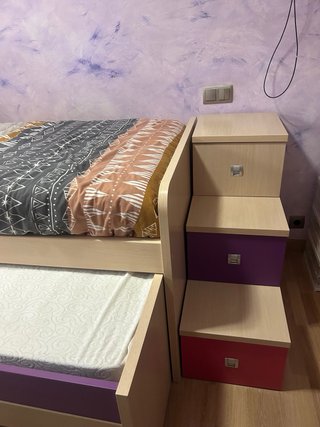 Cama juvenil con escaleras y cajones