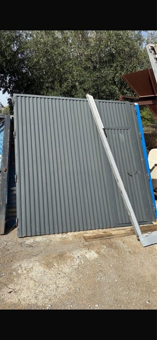 Porton puerta dos hojas con peatonal