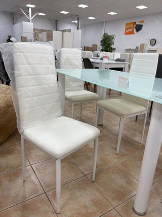 Mesa de comedor / cocina + 4 sillas