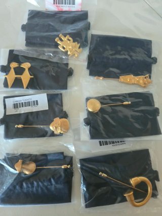 Collares, pulseras, pendientes, broches desde 5€