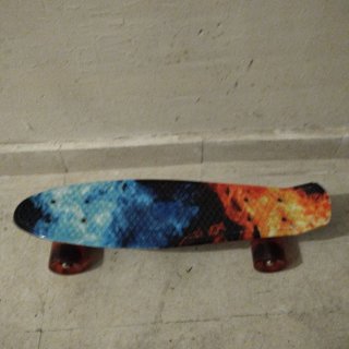 Skate con diseño de fuego y hielo