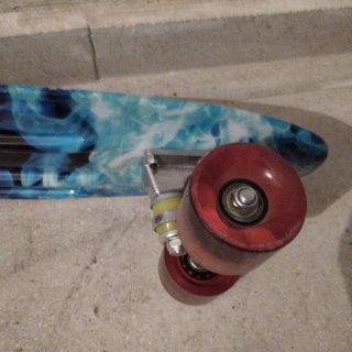 Skate con diseño de fuego y hielo