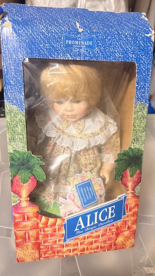 Muñeca de Porcelana Alice Promenade
