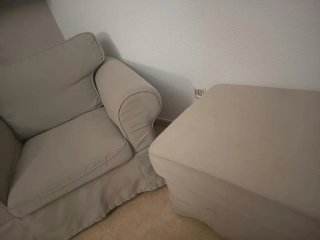 Sofá y reposapiés beige