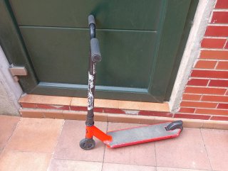 Patinete scooter  negro y rojo