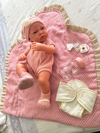 Muñeca Antonio Juan Recién Nacida con cambiador