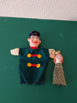Antiguas marionetas de mano