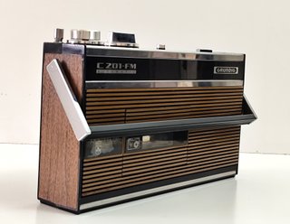 Radio Cassette Grundig C201 FM Automática