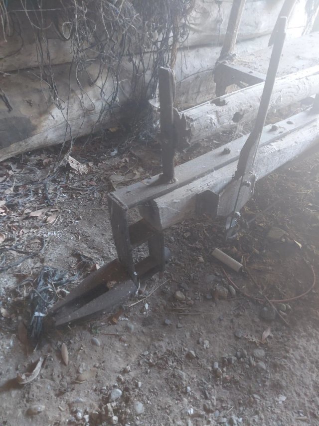 Carros antiguos de madera y metal