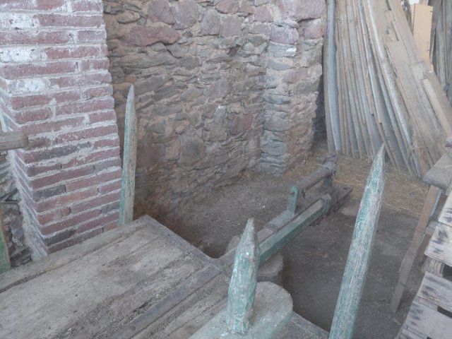 Carros antiguos de madera y metal
