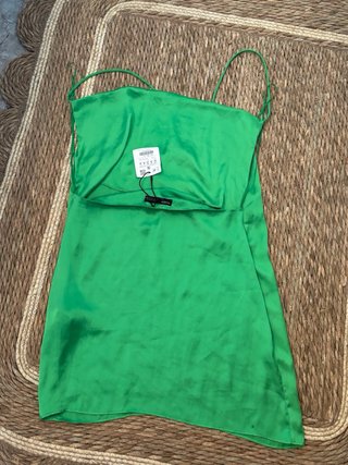 Vestido verde saten tirantes con espalda abierta