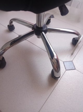 Silla de estudio y mesa metálica