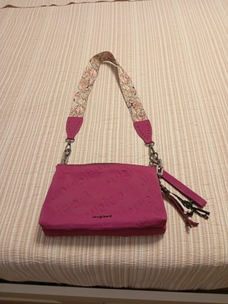 Bolso Desigual bandolera rosa estampado. 28x18 cm