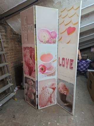 Biombo decorativo con motivos románticos