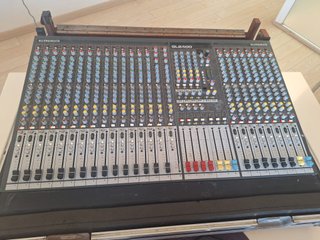 Mesa de mezclas Allen & Heath GL2400 + Flightcase