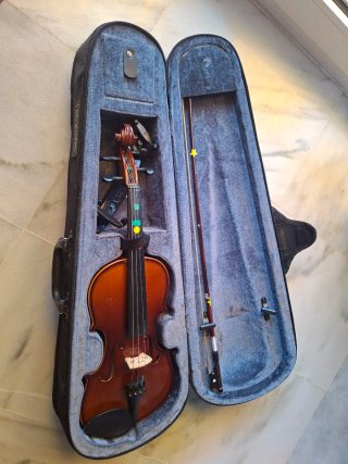 Violín 1/2 con funda y arco