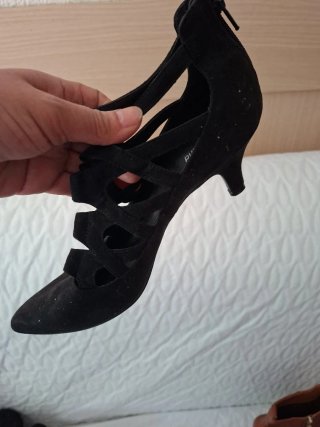 Zapatos de tacón negros tacon .pequeño