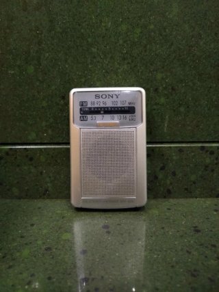 Radio Sony SRF-S26 AM/FM Estéreo Plata