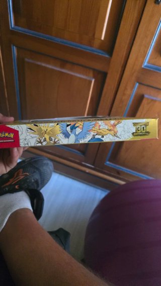 Colección Pokémon 30 Aniversario con Póster