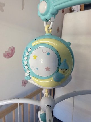 Móvil musical para cuna de bebé