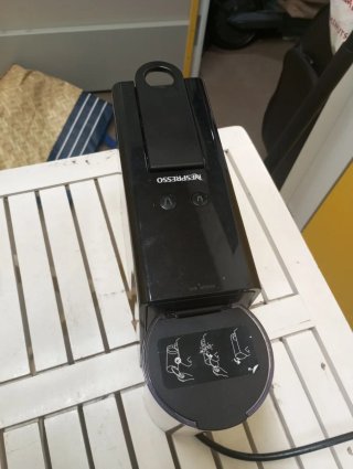 Cafetera Nespresso Negra