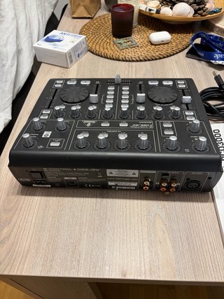 Mesa de mezclas Behringer BCD3000