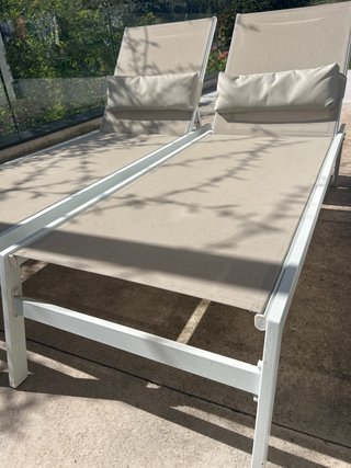 Pareja de hamacas beige y blancas