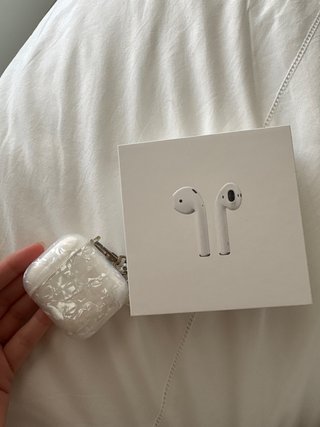 AirPods 2da Gen original con funda