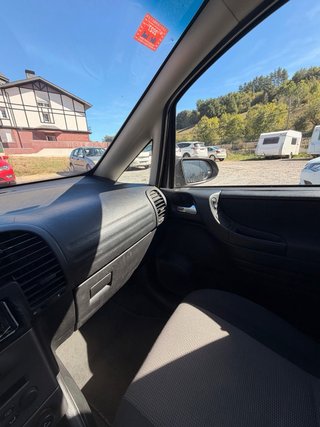 Opel Zafira 2005 2.2 DTI