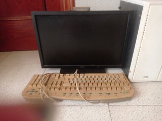 Ordenador Dell Blanco y Beige