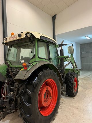 Tractor Fendt 210S con pala