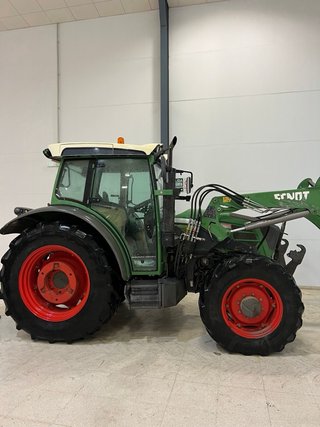 Tractor Fendt 210S con pala