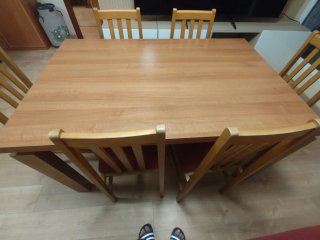 Mesa extensible y 8 sillas madera