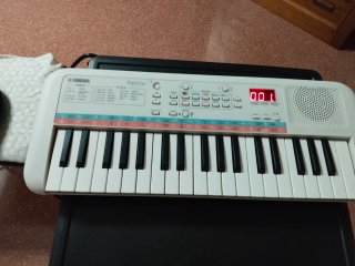 Teclado Yamaha Mini