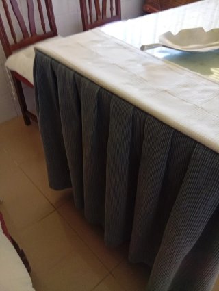 Venta en mano.Conjunto de Mesa, 4 Sillas y Butaca