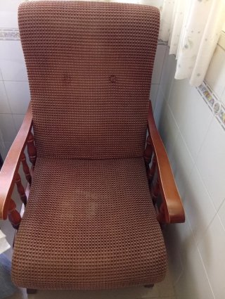 Venta en mano.Conjunto de Mesa, 4 Sillas y Butaca