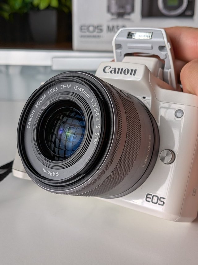 COMO NUEVA - Canon M50 Bianca + Lente Kit