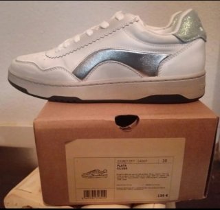 Zapatillas Bimba y Lola Blancas y Plata Talla 38